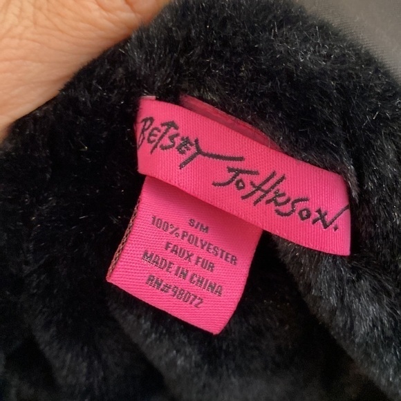 Betsey Johnson Hooded Jeweled Faux Fur Open Vest Fun - Picture 6 of 6